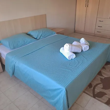 アパート Spacious Residential ティラナ